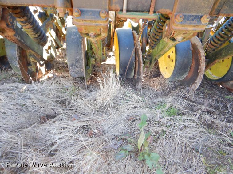 image for item EZ9852 John Deere 750 grain drill