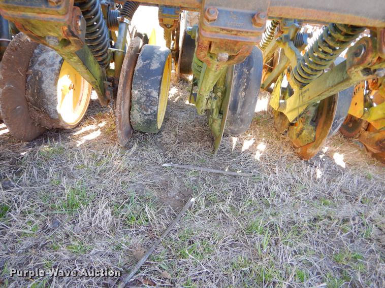 image for item EZ9852 John Deere 750 grain drill