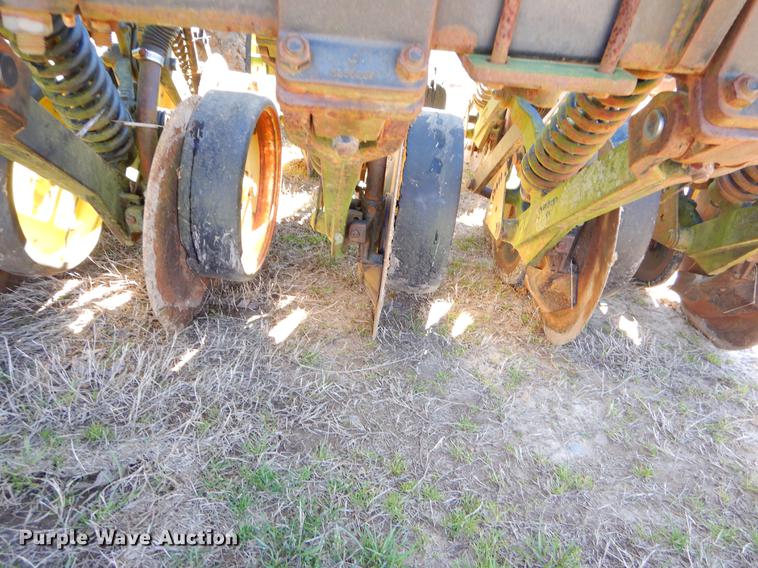 image for item EZ9852 John Deere 750 grain drill