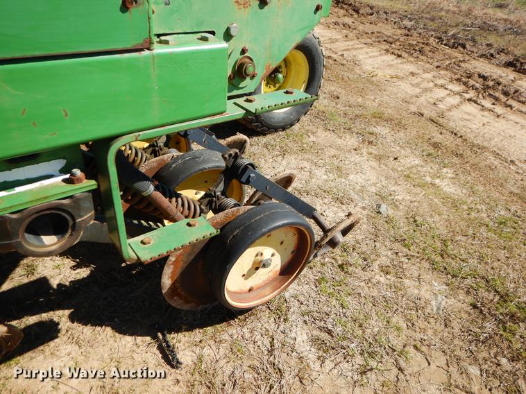 image for item EZ9852 John Deere 750 grain drill