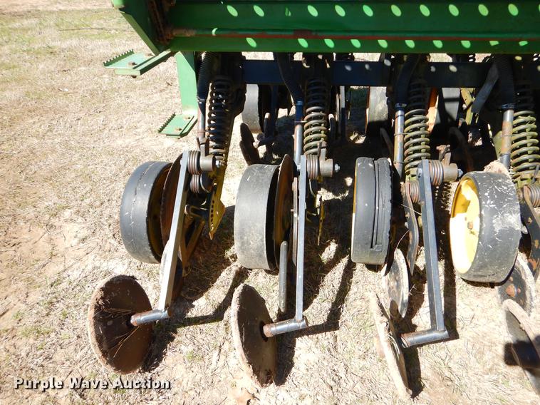 image for item EZ9852 John Deere 750 grain drill