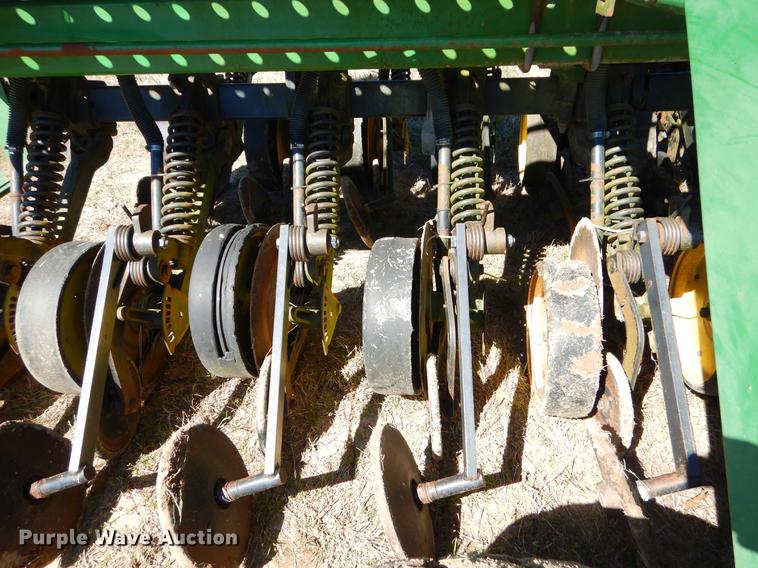 image for item EZ9852 John Deere 750 grain drill