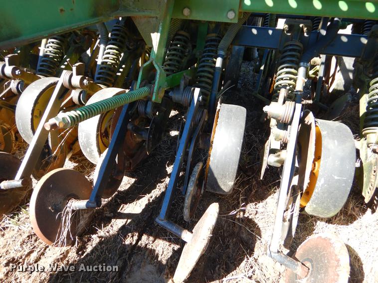 image for item EZ9852 John Deere 750 grain drill