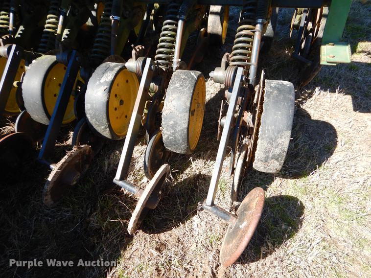 image for item EZ9852 John Deere 750 grain drill