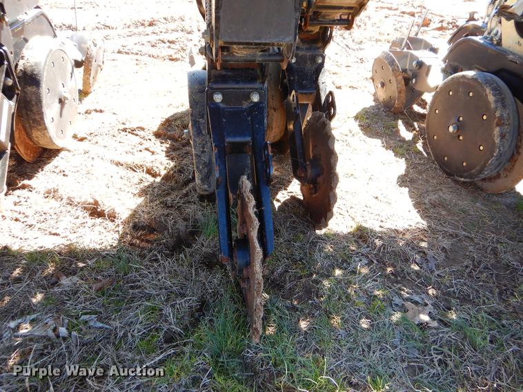 image for item EZ9853 2007 Great Plains 2025P-12TR4015 grain drill