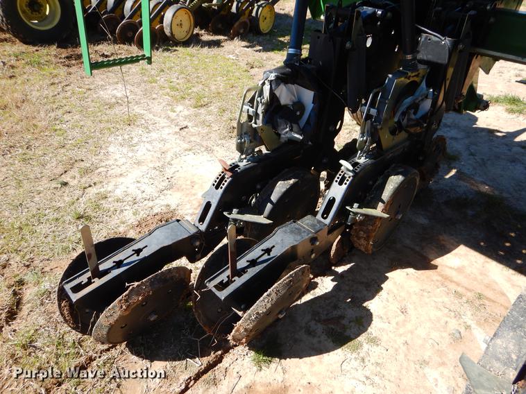 image for item EZ9853 2007 Great Plains 2025P-12TR4015 grain drill