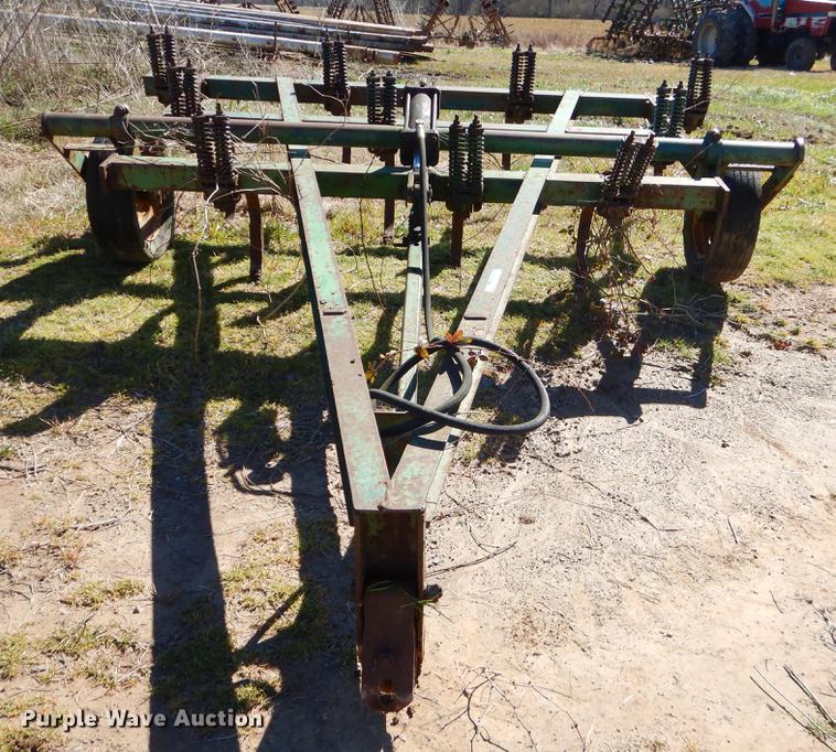 image for item EZ9854 John Deere 100 chisel