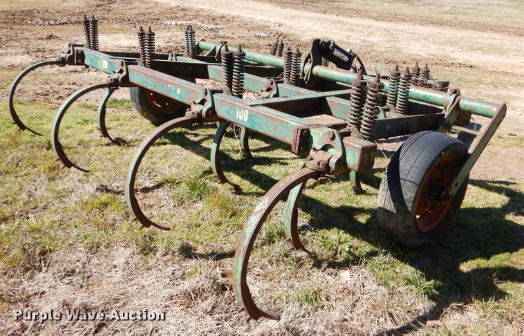 image for item EZ9854 John Deere 100 chisel