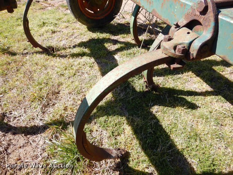 image for item EZ9854 John Deere 100 chisel