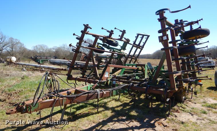 image for item EZ9856 John Deere 980 sweep plow