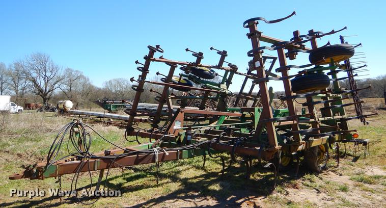 image for item EZ9856 John Deere 980 sweep plow