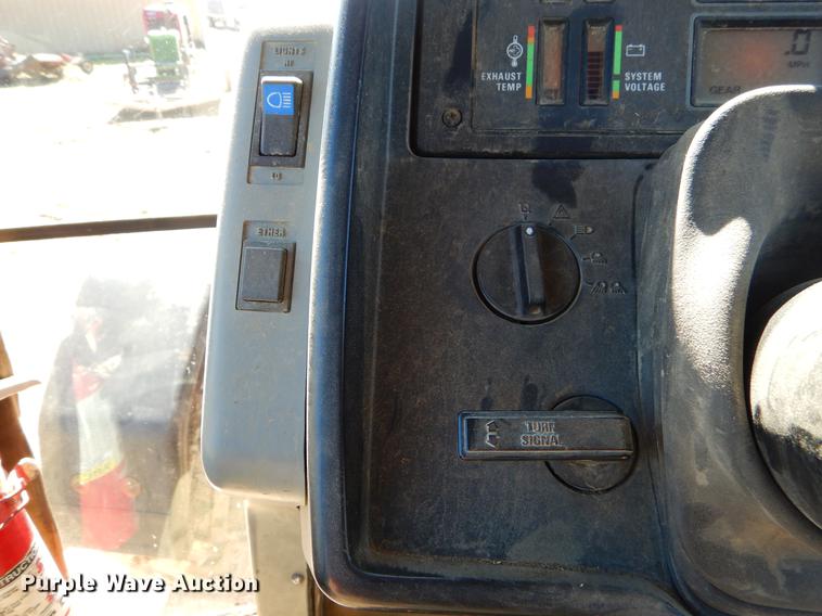 image for item EZ9860 1995 Case IH 7240 MFWD tractor