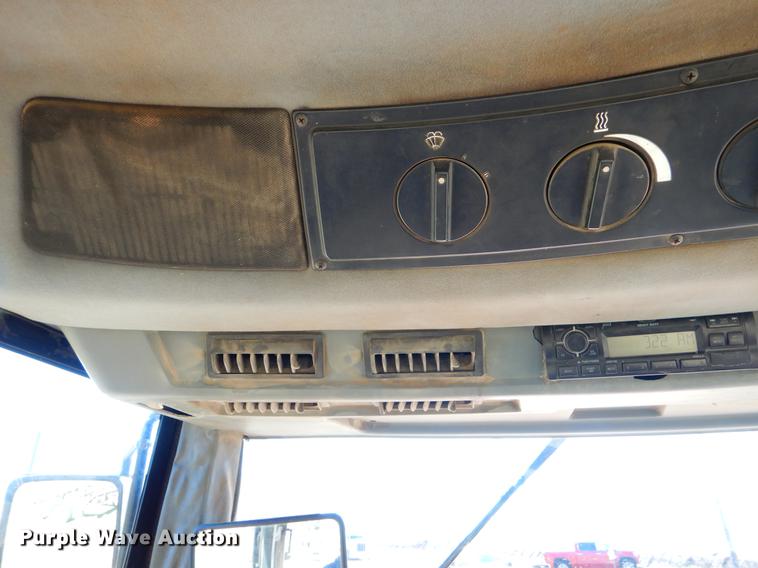 image for item EZ9860 1995 Case IH 7240 MFWD tractor