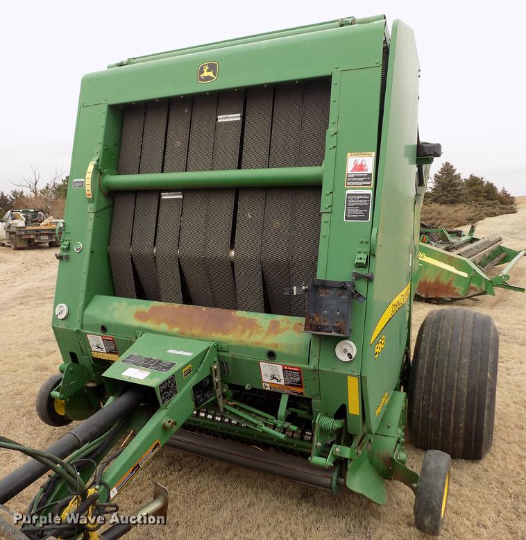 image for item FA9516 2009 John Deere 568 Mega Wide Plus round baler