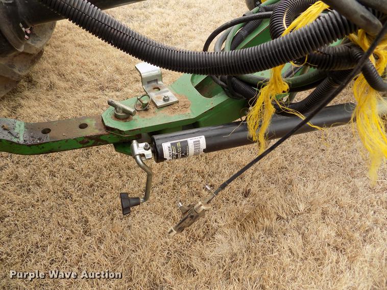 image for item FA9516 2009 John Deere 568 Mega Wide Plus round baler