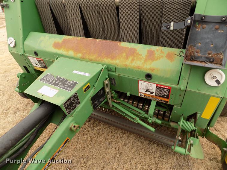 image for item FA9516 2009 John Deere 568 Mega Wide Plus round baler