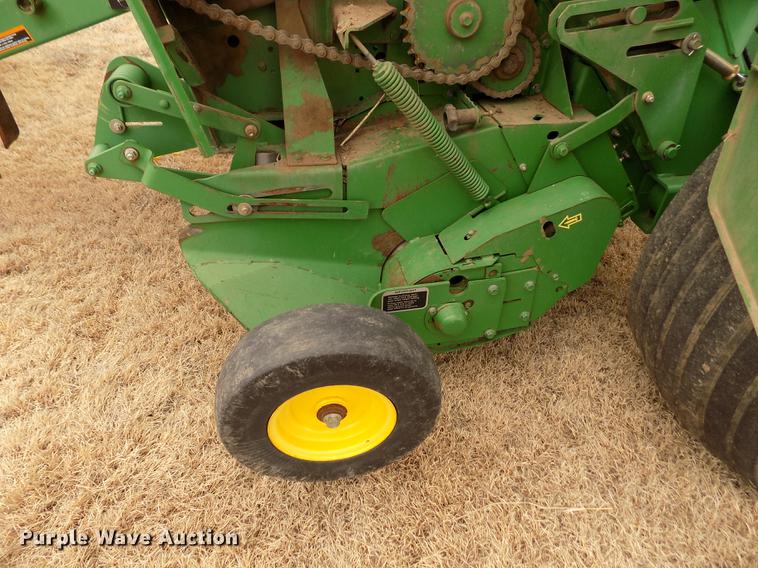 image for item FA9516 2009 John Deere 568 Mega Wide Plus round baler