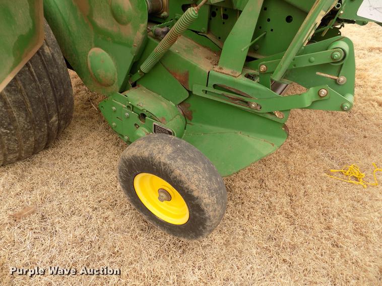 image for item FA9516 2009 John Deere 568 Mega Wide Plus round baler