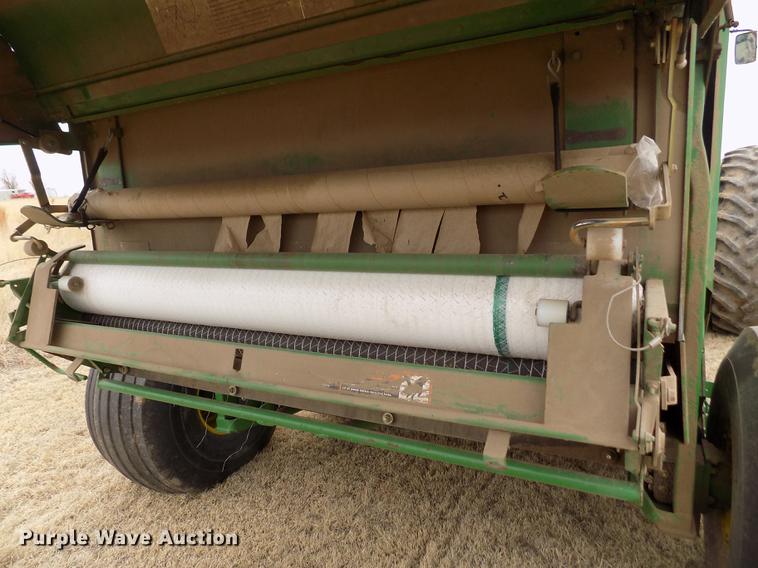 image for item FA9516 2009 John Deere 568 Mega Wide Plus round baler