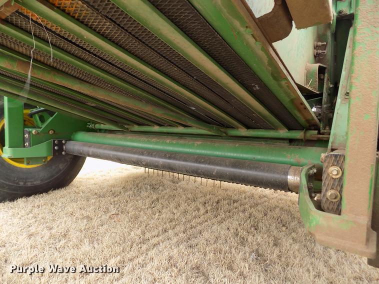 image for item FA9516 2009 John Deere 568 Mega Wide Plus round baler