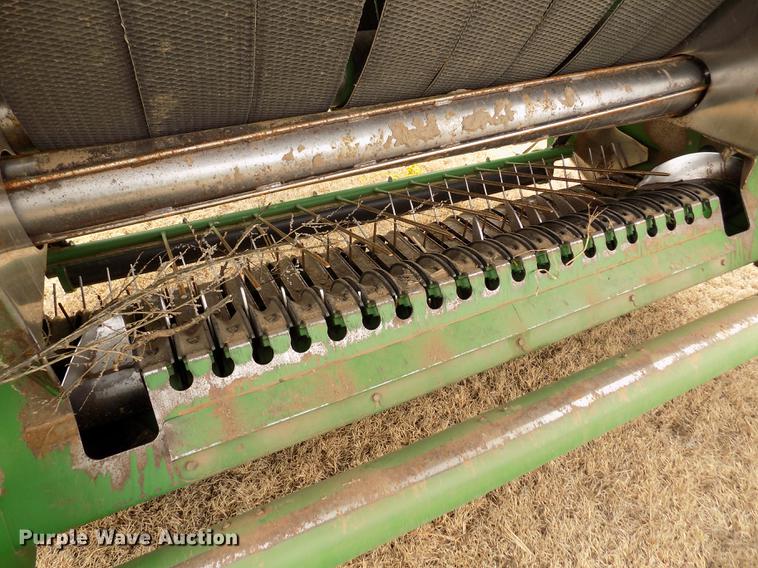 image for item FA9516 2009 John Deere 568 Mega Wide Plus round baler