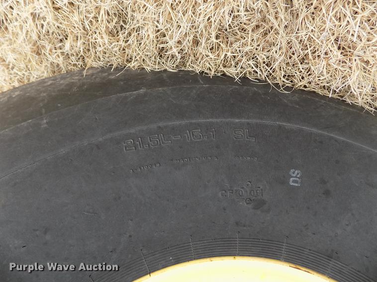 image for item FA9516 2009 John Deere 568 Mega Wide Plus round baler