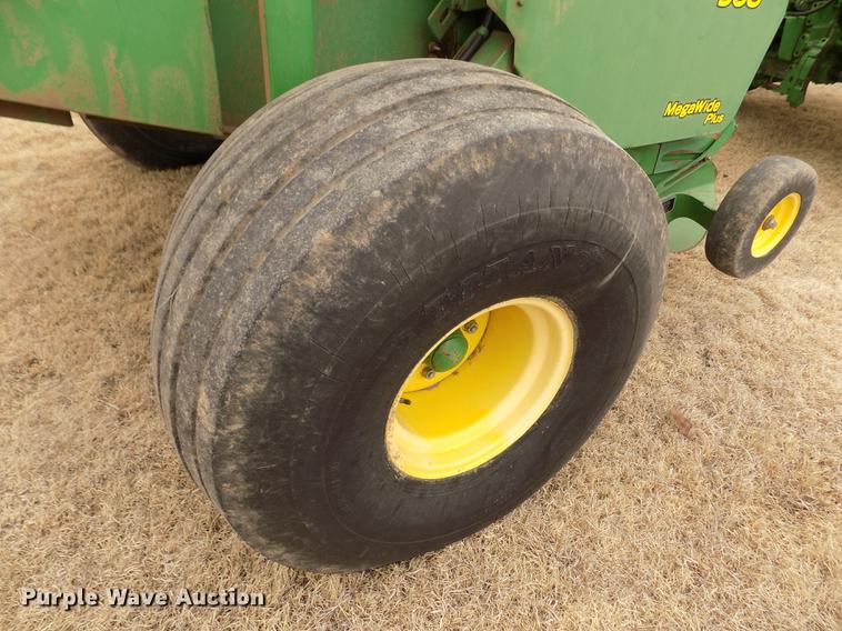 image for item FA9516 2009 John Deere 568 Mega Wide Plus round baler