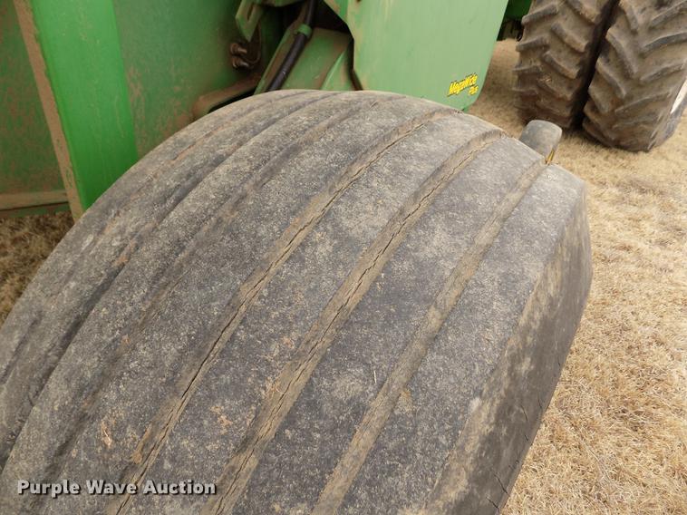 image for item FA9516 2009 John Deere 568 Mega Wide Plus round baler