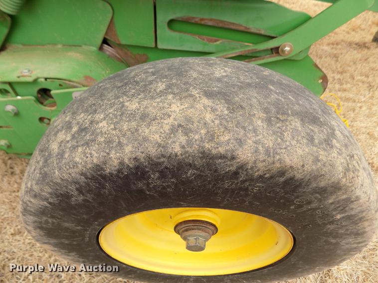 image for item FA9516 2009 John Deere 568 Mega Wide Plus round baler