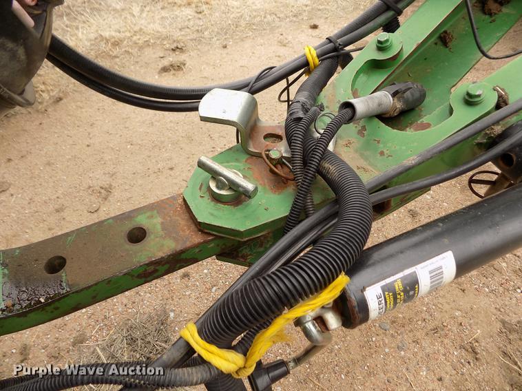 image for item FA9517 2007 John Deere 568 Mega Wide Plus round baler