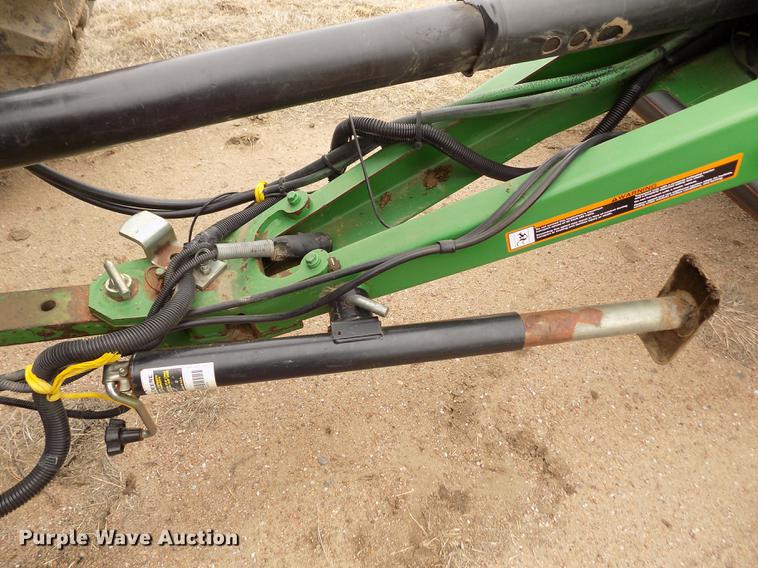 image for item FA9517 2007 John Deere 568 Mega Wide Plus round baler