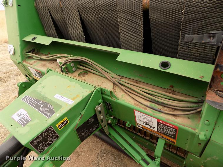 image for item FA9517 2007 John Deere 568 Mega Wide Plus round baler