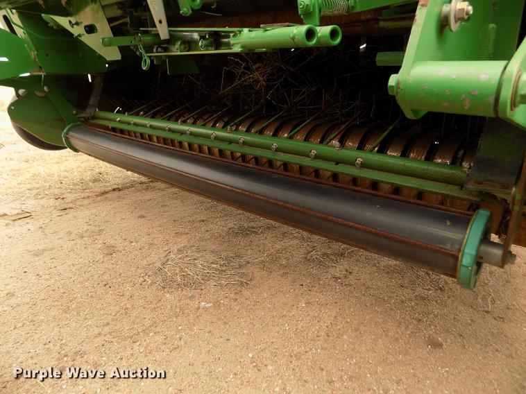 image for item FA9517 2007 John Deere 568 Mega Wide Plus round baler