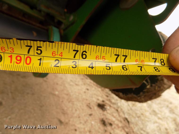 image for item FA9517 2007 John Deere 568 Mega Wide Plus round baler