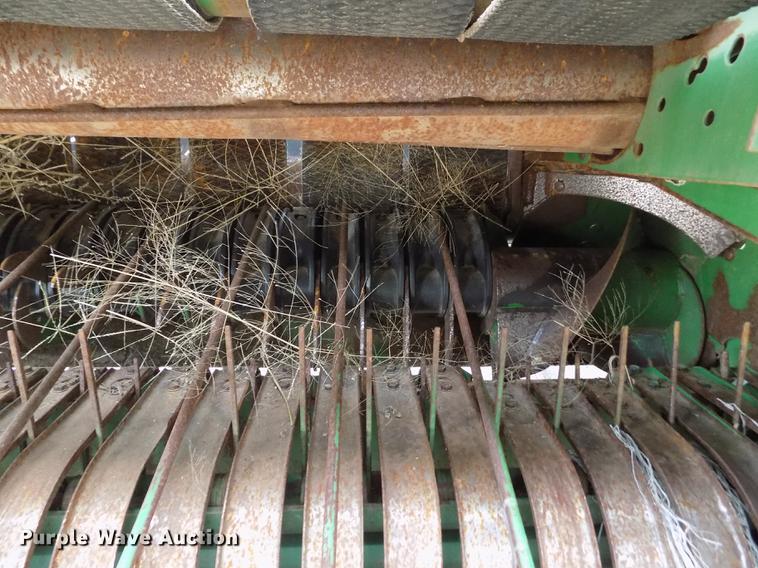 image for item FA9517 2007 John Deere 568 Mega Wide Plus round baler