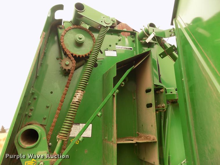 image for item FA9517 2007 John Deere 568 Mega Wide Plus round baler