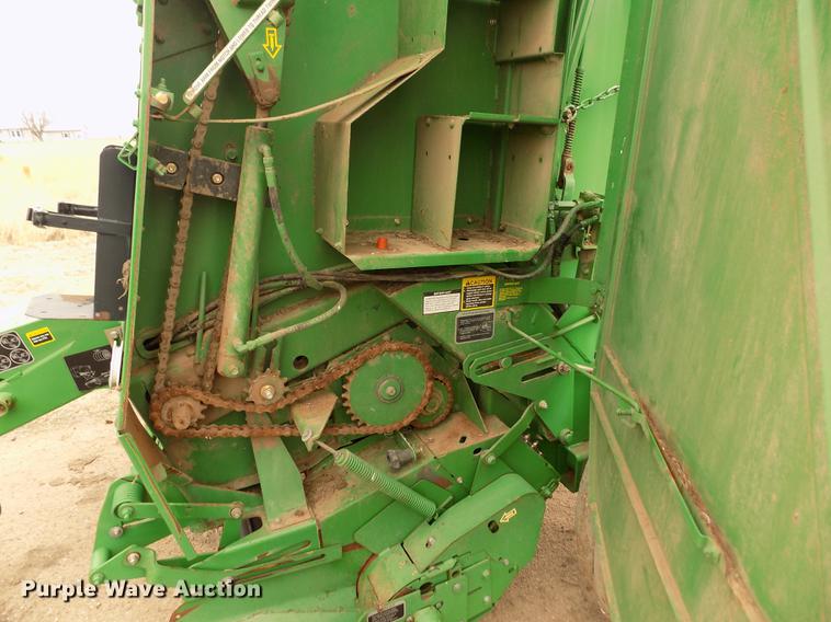 image for item FA9517 2007 John Deere 568 Mega Wide Plus round baler