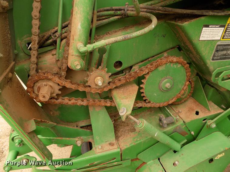 image for item FA9517 2007 John Deere 568 Mega Wide Plus round baler