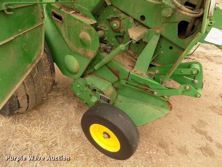 image for item FA9517 2007 John Deere 568 Mega Wide Plus round baler