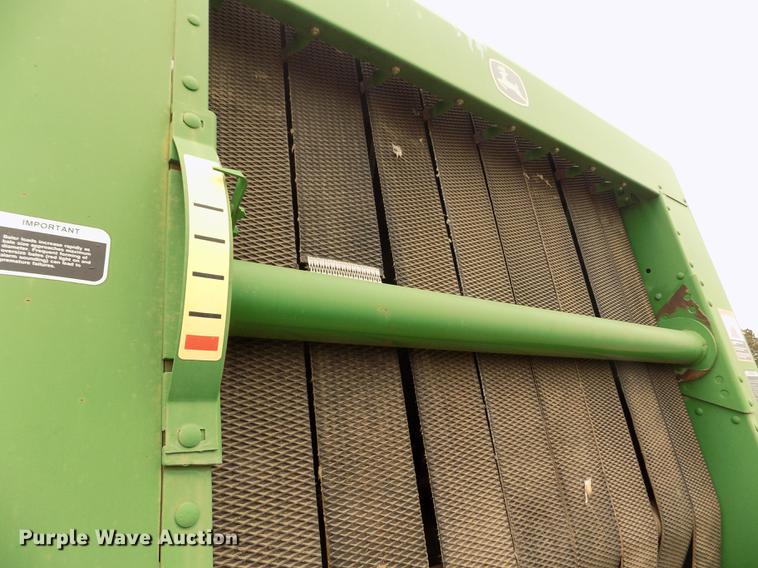 image for item FA9517 2007 John Deere 568 Mega Wide Plus round baler