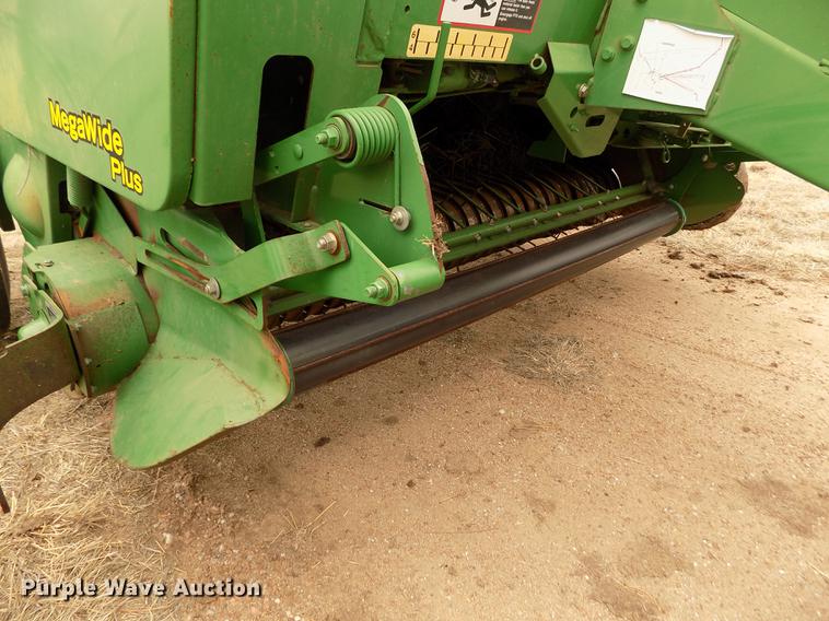 image for item FA9517 2007 John Deere 568 Mega Wide Plus round baler
