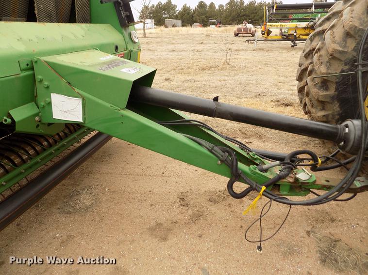 image for item FA9517 2007 John Deere 568 Mega Wide Plus round baler