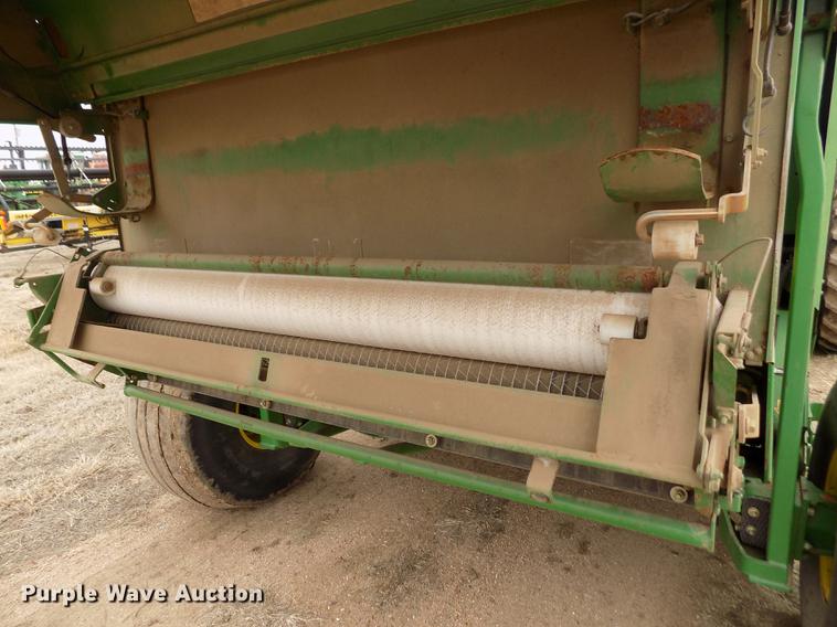 image for item FA9517 2007 John Deere 568 Mega Wide Plus round baler