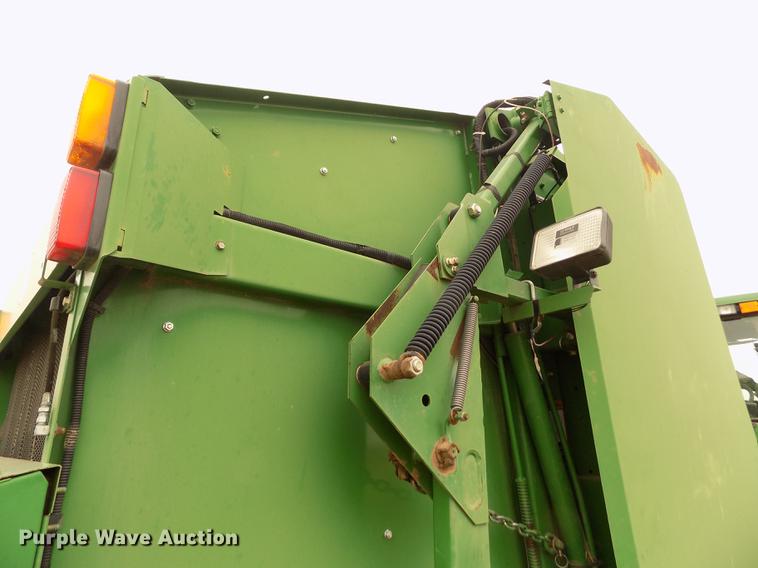 image for item FA9517 2007 John Deere 568 Mega Wide Plus round baler