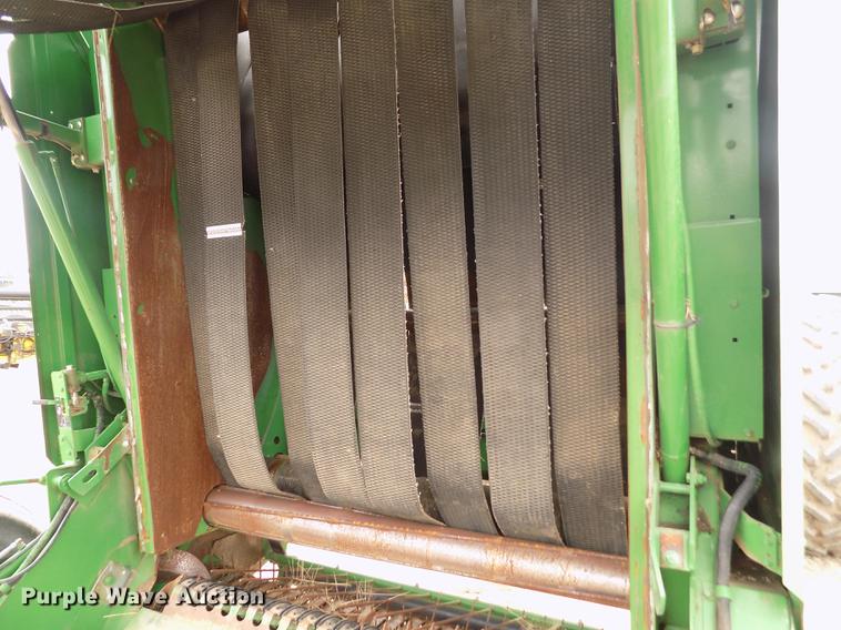 image for item FA9517 2007 John Deere 568 Mega Wide Plus round baler