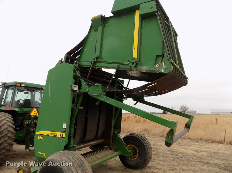 image for item FA9517 2007 John Deere 568 Mega Wide Plus round baler