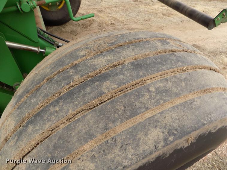 image for item FA9517 2007 John Deere 568 Mega Wide Plus round baler