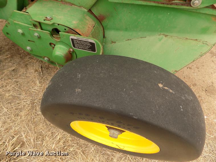 image for item FA9517 2007 John Deere 568 Mega Wide Plus round baler