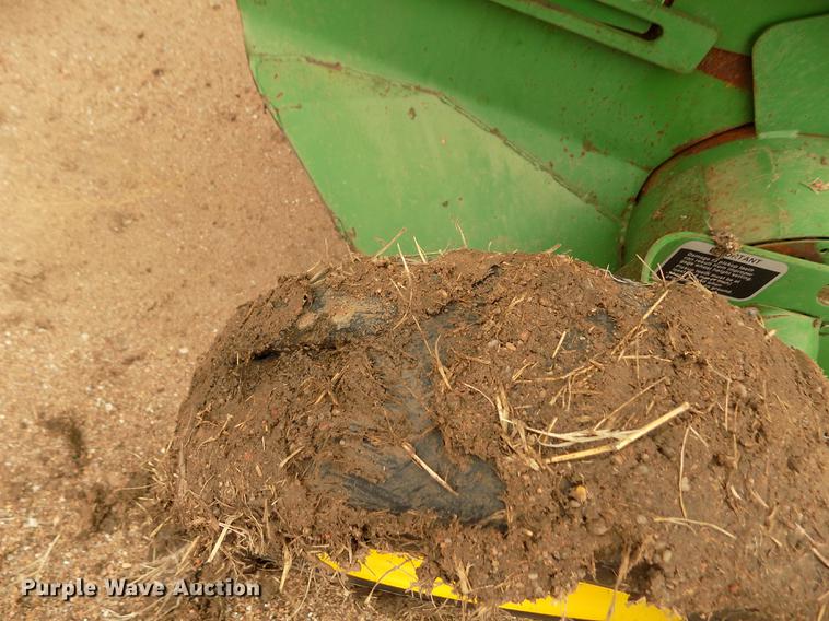 image for item FA9517 2007 John Deere 568 Mega Wide Plus round baler