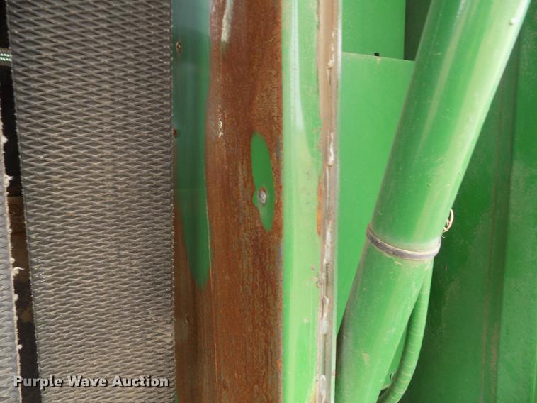 image for item FA9517 2007 John Deere 568 Mega Wide Plus round baler